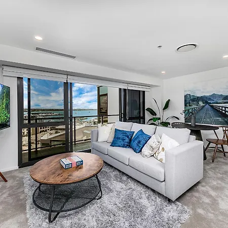 Central Stunner Harbour Views And Carpark